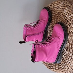 DR. MARTENS Girls Classic Pink Leather Lace Up Ankle Boots Zipper Lug Soles S-13